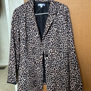 Long fitted leopard blazer